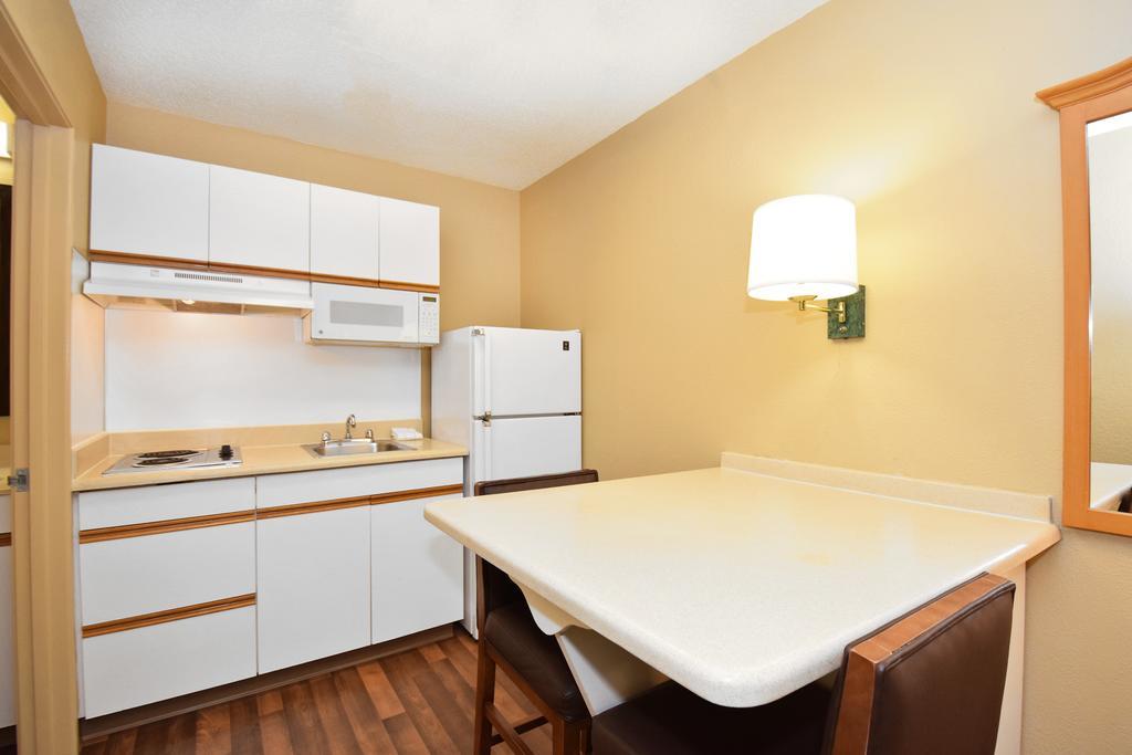 Extended Stay America Select Suites - Tampa - Брандън Екстериор снимка